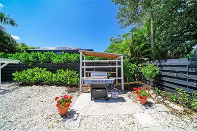 2250 Hillview Street, Sarasota, FL 34239 - Photo 53