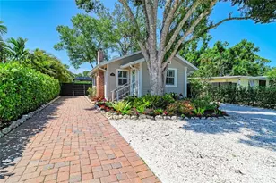 2250 Hillview St, Sarasota, FL 34239 - Photo 11