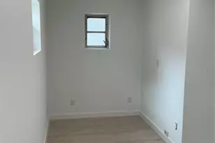 502 Magellan Dr, Sarasota, FL 34243 - Photo 27