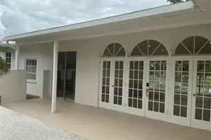 502 Magellan Dr, Sarasota, FL 34243 - Photo 3