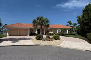 376 W Royal Flamingo Dr, Sarasota, FL 34236 - Photo 1