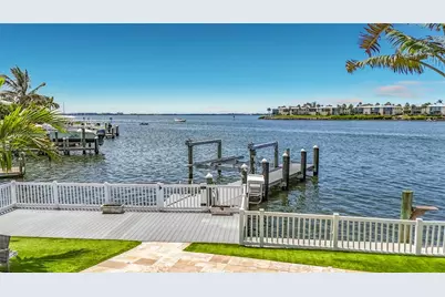 605 Key Royale Drive, Holmes Beach, FL 34217 - Photo 23