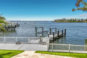 605 Key Royale Dr, Holmes Beach, FL 34217 - Photo 23