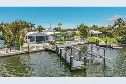 605 Key Royale Drive, Holmes Beach, FL 34217 - Photo 29