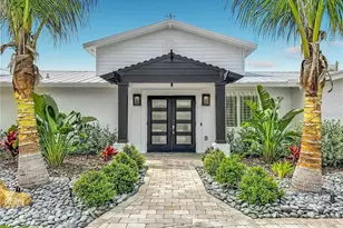605 Key Royale Dr, Holmes Beach, FL 34217 - Photo 41