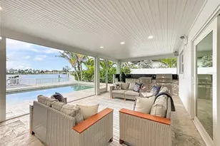 605 Key Royale Dr, Holmes Beach, FL 34217 - Photo 91