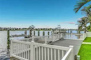 605 Key Royale Dr, Holmes Beach, FL 34217 - Photo 19