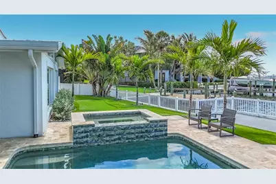 605 Key Royale Drive, Holmes Beach, FL 34217 - Photo 15