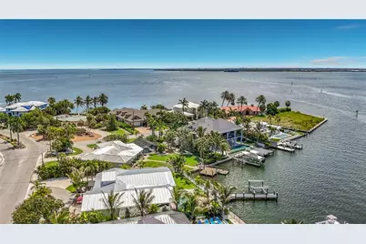 605 Key Royale Drive, Holmes Beach, FL 34217 - Photo 29