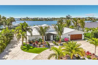605 Key Royale Drive, Holmes Beach, FL 34217 - Photo 3