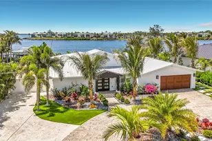 605 Key Royale Dr, Holmes Beach, FL 34217 - Photo 3