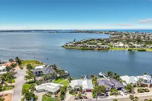 605 Key Royale Dr, Holmes Beach, FL 34217 - Photo 95