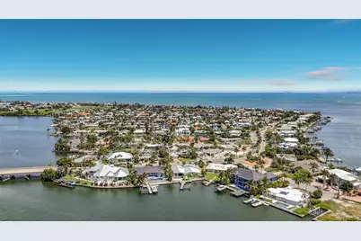 605 Key Royale Drive, Holmes Beach, FL 34217 - Photo 37