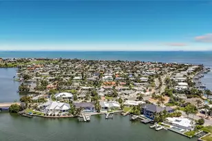 605 Key Royale Dr, Holmes Beach, FL 34217 - Photo 37