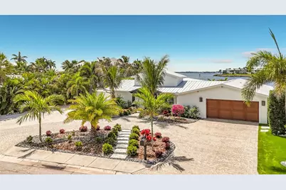 605 Key Royale Drive, Bradenton Beach, FL 34217 - Photo 29