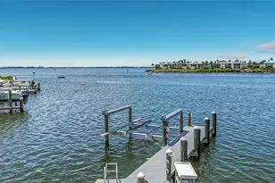 605 Key Royale Dr, Holmes Beach, FL 34217 - Photo 25