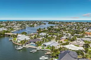605 Key Royale Dr, Holmes Beach, FL 34217 - Photo 89