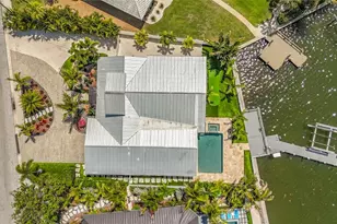 605 Key Royale Dr, Holmes Beach, FL 34217 - Photo 87