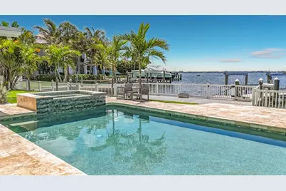 605 Key Royale Drive, Holmes Beach, FL 34217 - Photo 13