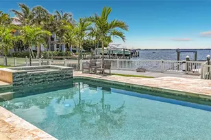 605 Key Royale Dr, Holmes Beach, FL 34217 - Photo 13