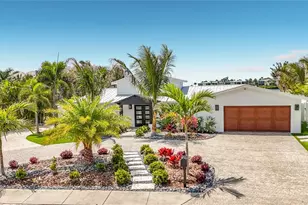 605 Key Royale Dr, Holmes Beach, FL 34217 - Photo 39