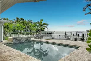 605 Key Royale Dr, Holmes Beach, FL 34217 - Photo 11
