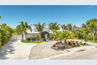 605 Key Royale Drive, Holmes Beach, FL 34217 - Photo 5
