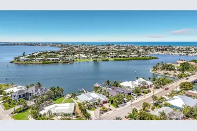 605 Key Royale Drive, Holmes Beach, FL 34217 - Photo 97