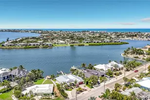 605 Key Royale Dr, Holmes Beach, FL 34217 - Photo 97