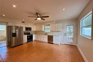 224 W Cornelius Cir, Sarasota, FL 34232 - Photo 7