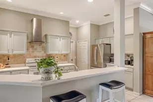 315 Londonderry Dr, Sarasota, FL 34240 - Photo 15