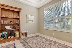 315 Londonderry Dr, Sarasota, FL 34240 - Photo 19