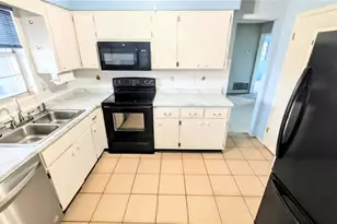 5417 Duncanwood Dr, Sarasota, FL 34232 - Photo 3