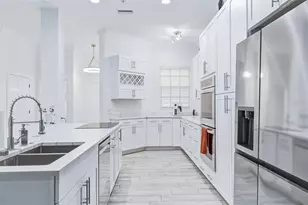 3663 Square W Ln, Sarasota, FL 34238 - Photo 9