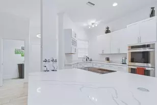 3663 Square W Ln, Sarasota, FL 34238 - Photo 9