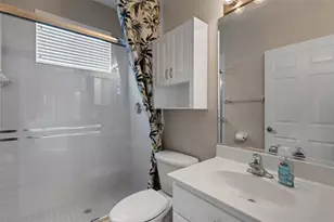 374 Londonderry Dr, Sarasota, FL 34240 - Photo 13
