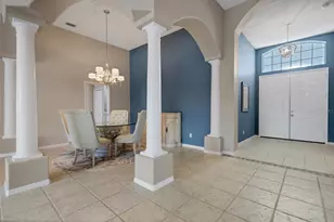 374 Londonderry Dr, Sarasota, FL 34240 - Photo 3