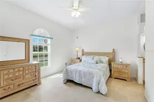 5590 Golf Pointe Dr, Sarasota, FL 34243 - Photo 19