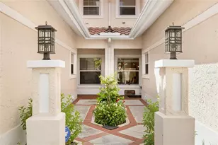 5590 Golf Pointe Dr, Sarasota, FL 34243 - Photo 5
