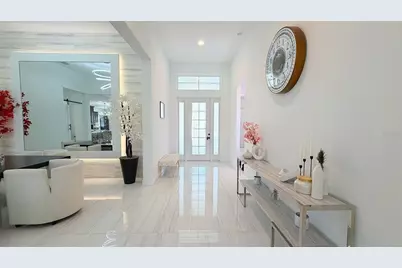 8294 Grande Shores Drive, Sarasota, FL 34240 - Photo 5