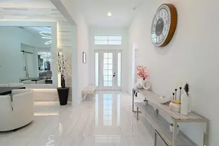 8294 Grande Shores Dr, Sarasota, FL 34240 - Photo 5