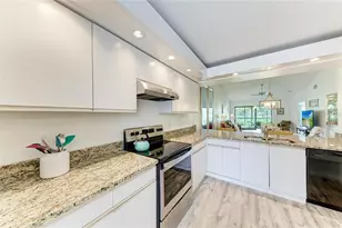 5709 Avista Dr, Sarasota, FL 34243 - Photo 17