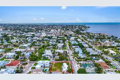 121 48th Street, Holmes Beach, FL 34217 - Photo 9