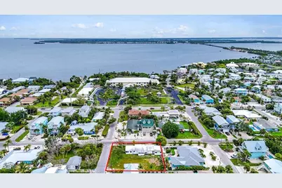 121 48th Street, Holmes Beach, FL 34217 - Photo 11