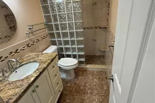 1250 N Portofino Dr, Sarasota, FL 34242 - Photo 23