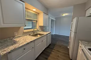 364 Briarwood Rd, Venice, FL 34293 - Photo 9