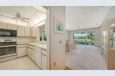 3374 W Chelmsford Court #9, Sarasota, FL 34235 - Photo 7