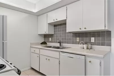 5800 Hollywood Boulevard #112, Sarasota, FL 34231 - Photo 9