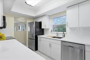6233 Rockefeller Ave, Sarasota, FL 34231 - Photo 17
