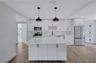 2647 Sydelle St, Sarasota, FL 34237 - Photo 9